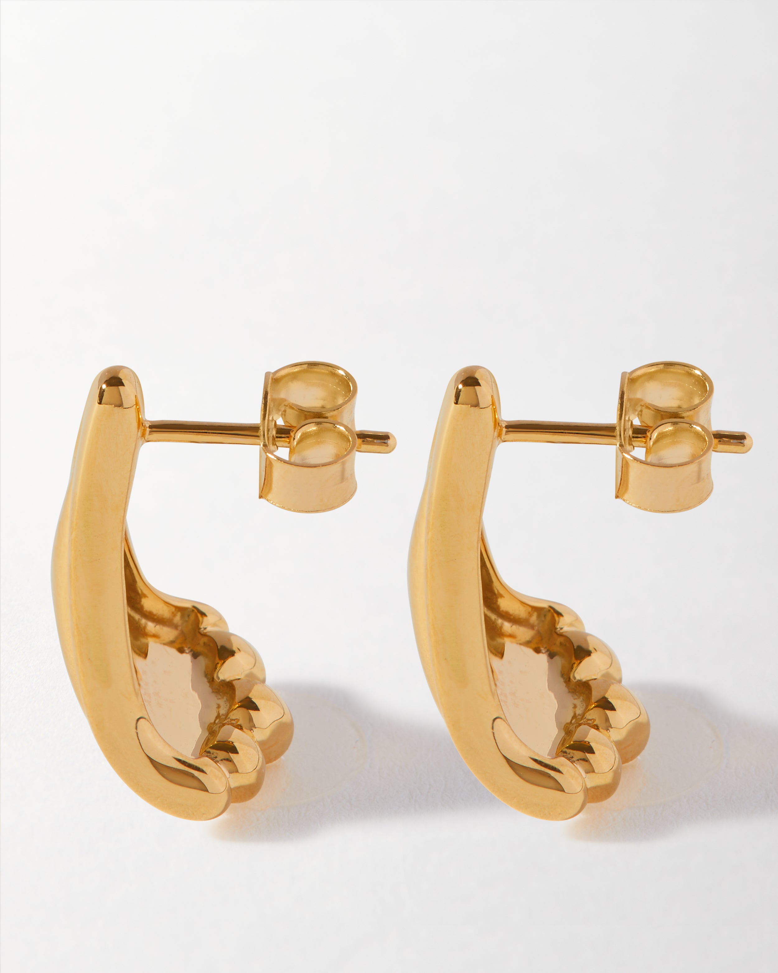 Brinco Ponto Estriado - Ouro 18K | SILLENE
