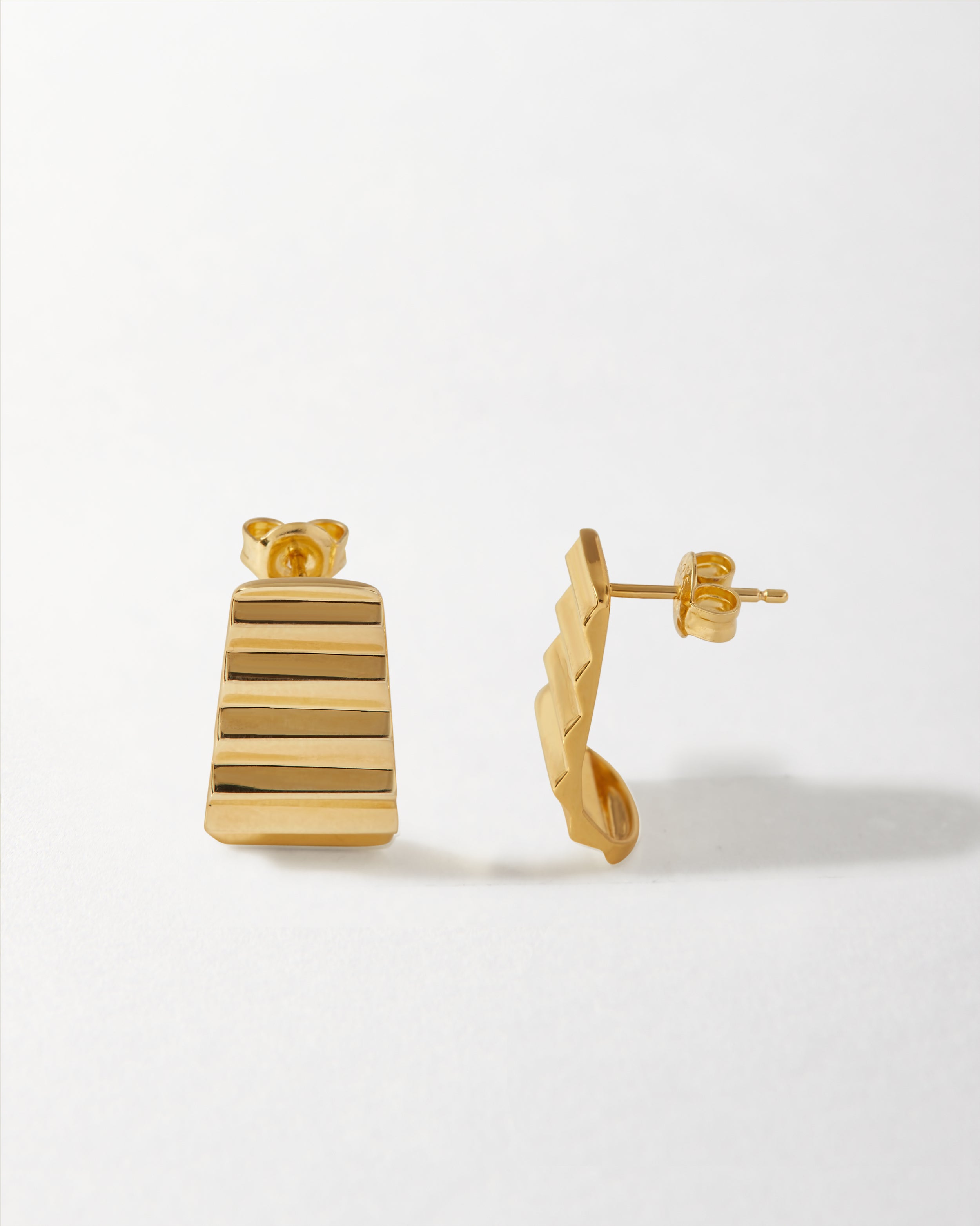 Brinco Ponto Radiante - Ouro 18K | SILLENE
