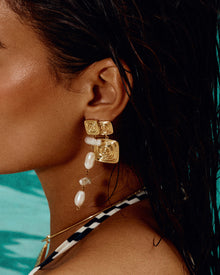 Brinco Seychelles Espiral - Ouro 18K | SILLENE - uso