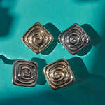 Brinco Seychelles Espiral Oversized - Ouro 18K - detalhe 03 | SILLENE