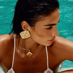 Brinco Seychelles Espiral Oversized - Ouro 18K - detalhe 04 | SILLENE