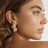 Brinco Stassia - Ouro 18K | SILLENE - uso