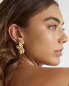 Brinco Stassia - Ouro 18K | SILLENE - uso