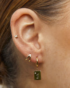 Brinco Tag Miller - Ouro 18K | SILLENE - uso