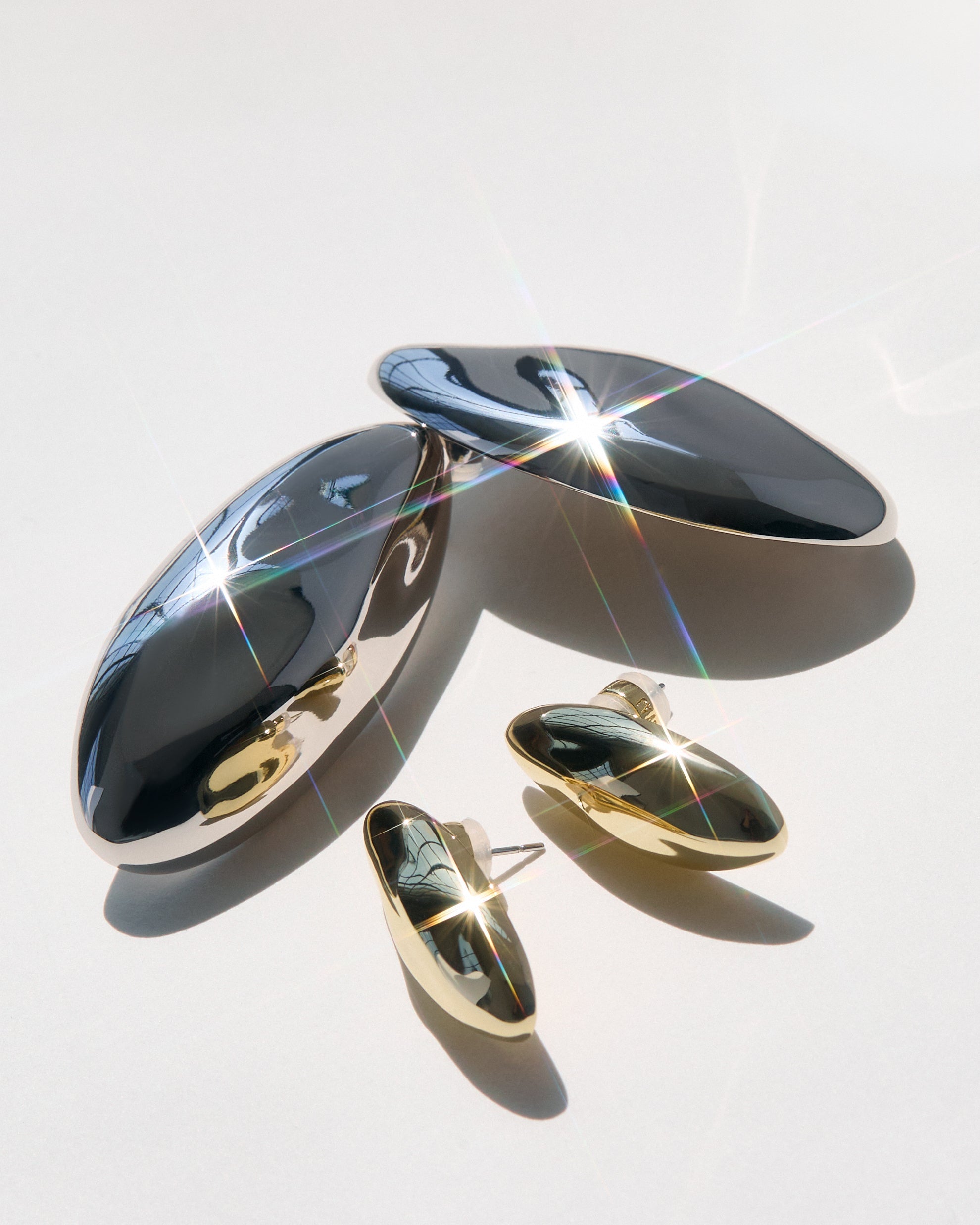Brinco XL Orb Orgânico - Ouro e Prata - detalhe 07 | SILLENE