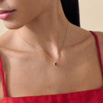 Colar Coração Grande Rubi - Ouro 18K | SILLENE - uso