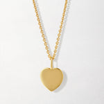 Colar Coração - Ouro 18K no colo | SILLENE