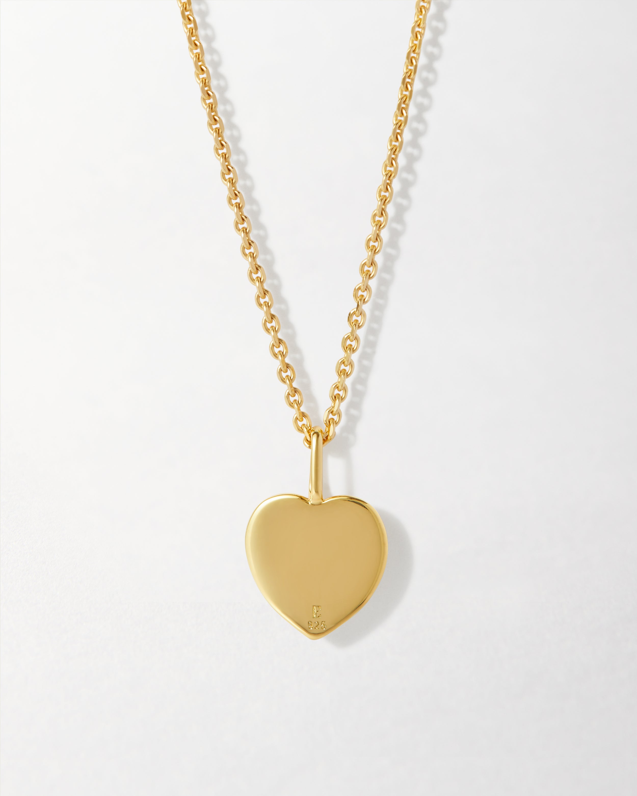 Colar Coração - Ouro 18K no colo | SILLENE