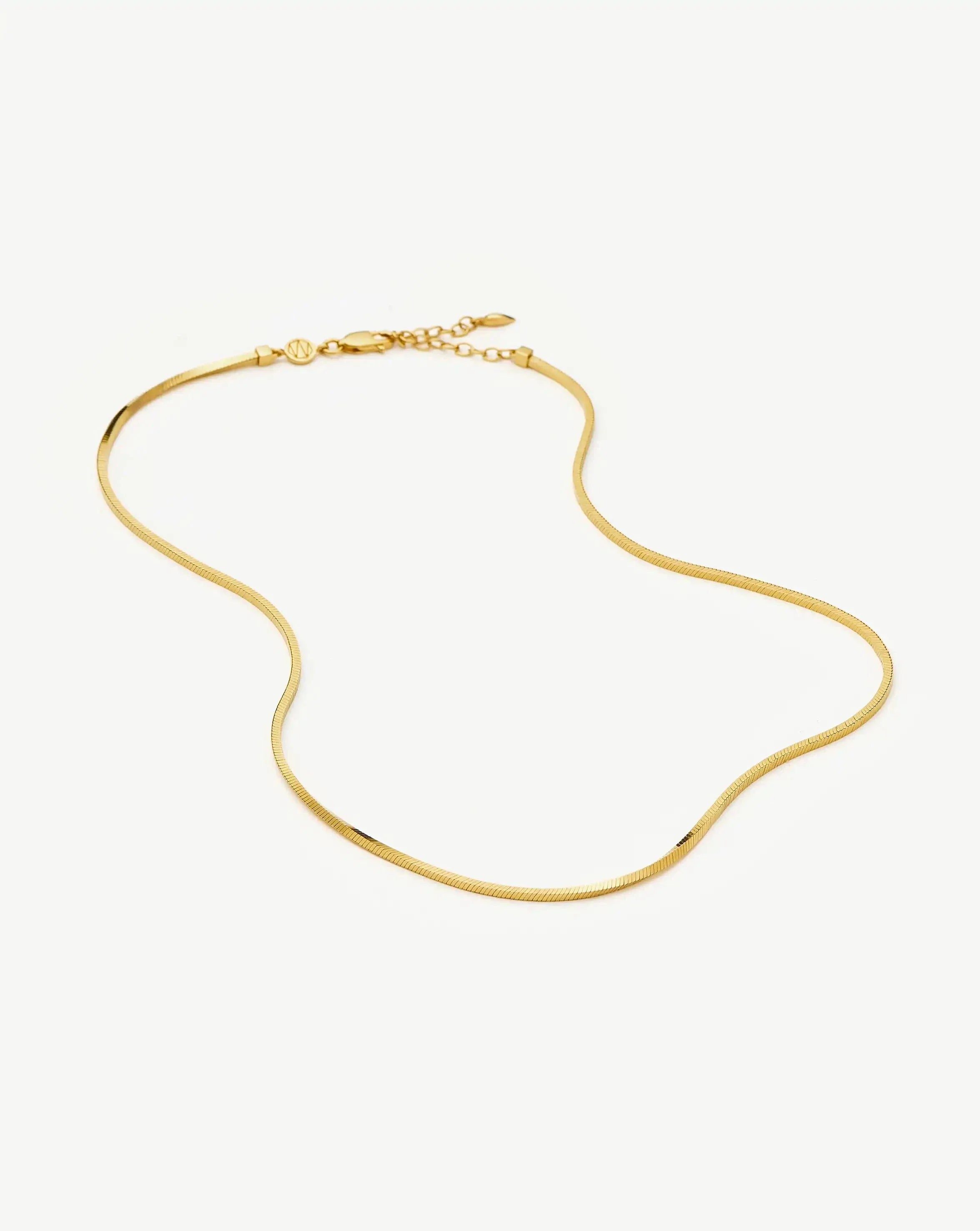 Colar Corrente Cobra Quadrada Curta - Ouro 18K | SILLENE