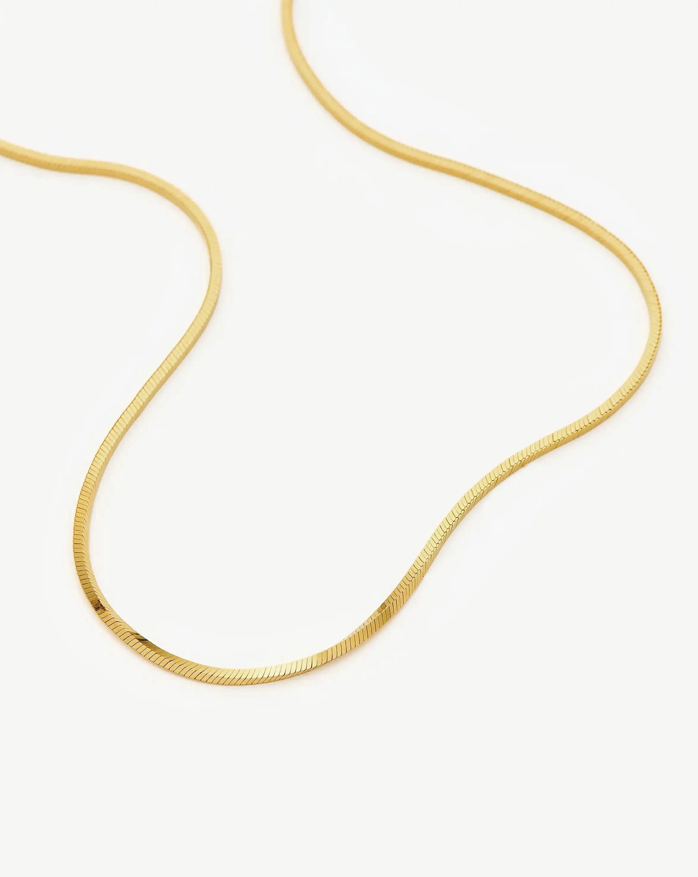 Colar Corrente Cobra Quadrada Curta - Ouro 18K | SILLENE - detalhe