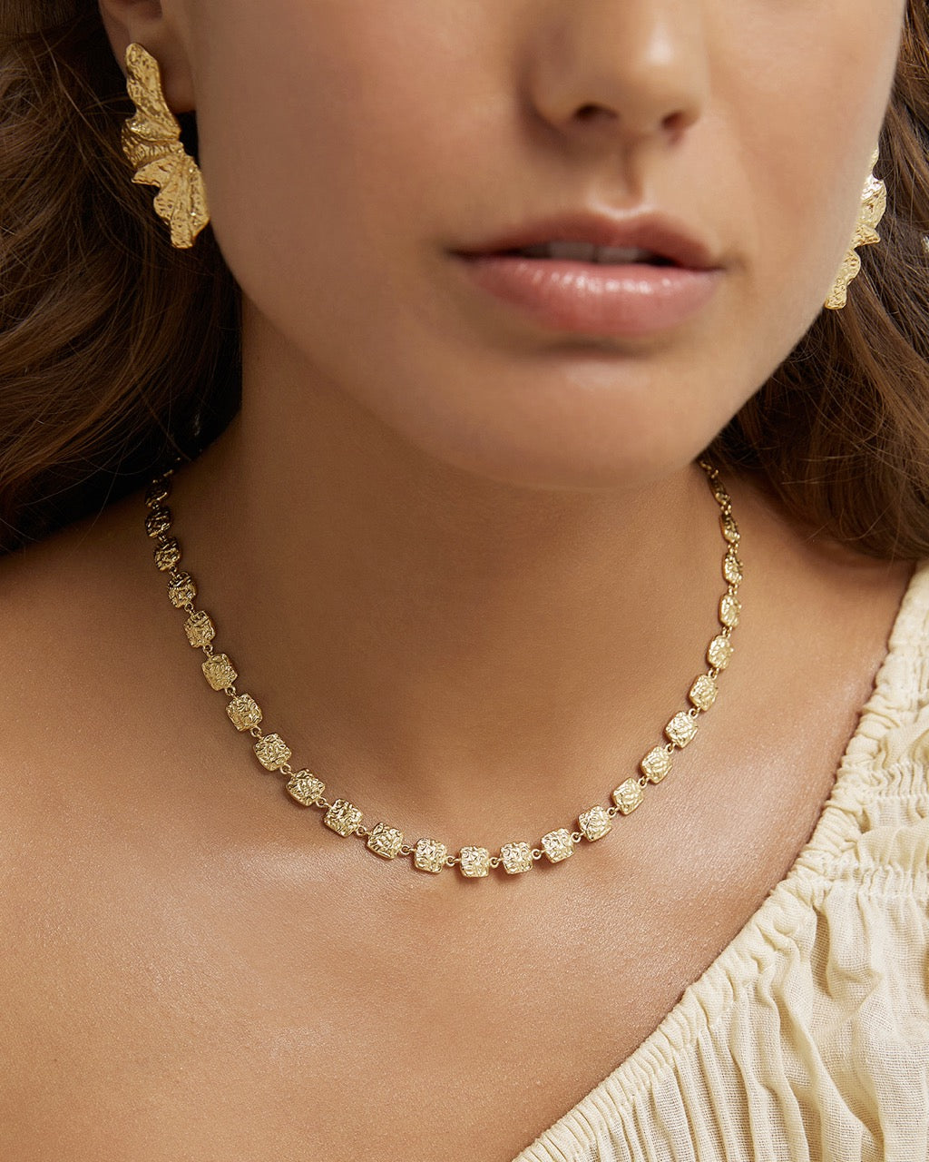 Colar Emilia - Ouro 18K | SILLENE - uso