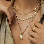 Colar Emilia - Ouro 18K no colo | SILLENE