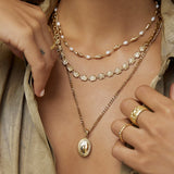 Colar Emilia - Ouro 18K no colo | SILLENE