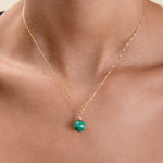 Colar Malaquita Esfera - Ouro 18K | SILLENE - uso