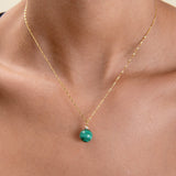 Colar Malaquita Esfera - Ouro 18K | SILLENE - uso