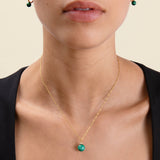Colar Malaquita Esfera - Ouro 18K | SILLENE - uso