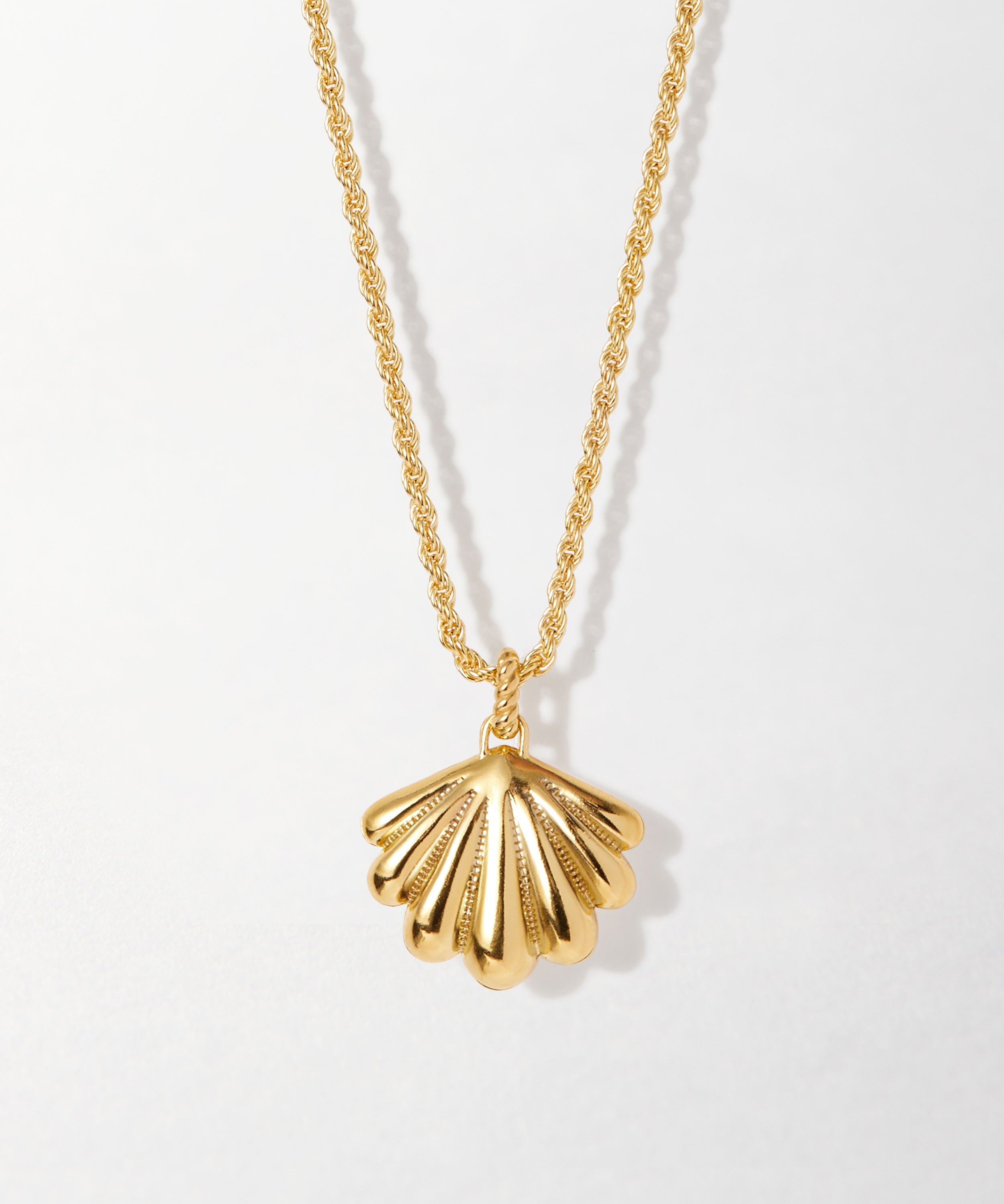 Colar Medalhão Concha Laguna - Ouro 18K | SILLENE