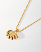 Colar Medalhão Concha Laguna - Ouro 18K | SILLENE
