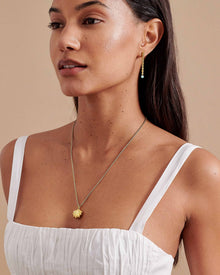 Colar Medalhão Concha Laguna - Ouro 18K | SILLENE