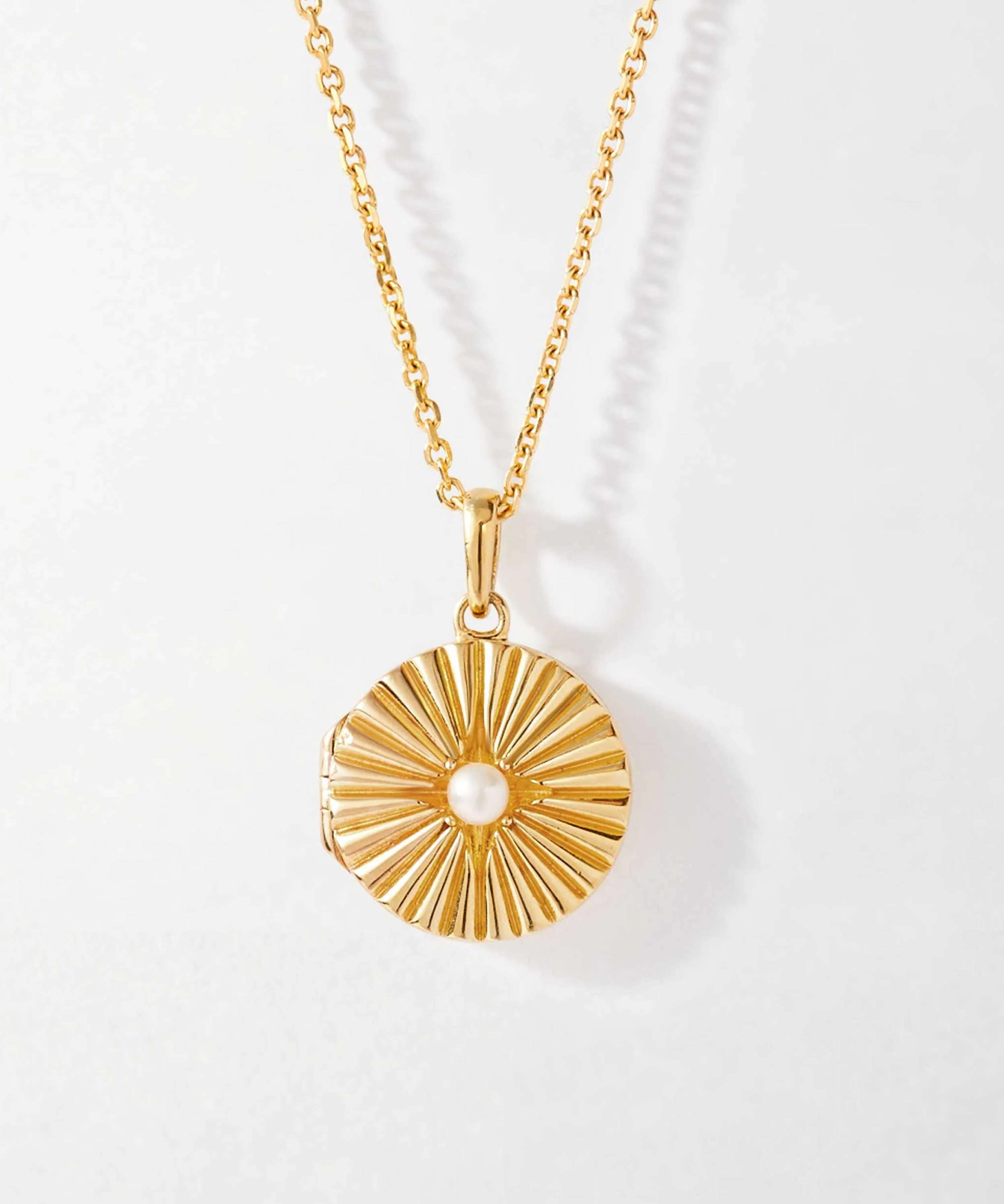 Colar Medalhão Pérola Radiante - Ouro 18K | SILLENE