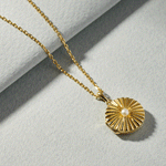 Colar Medalhão Pérola Radiante - Ouro 18K | SILLENE