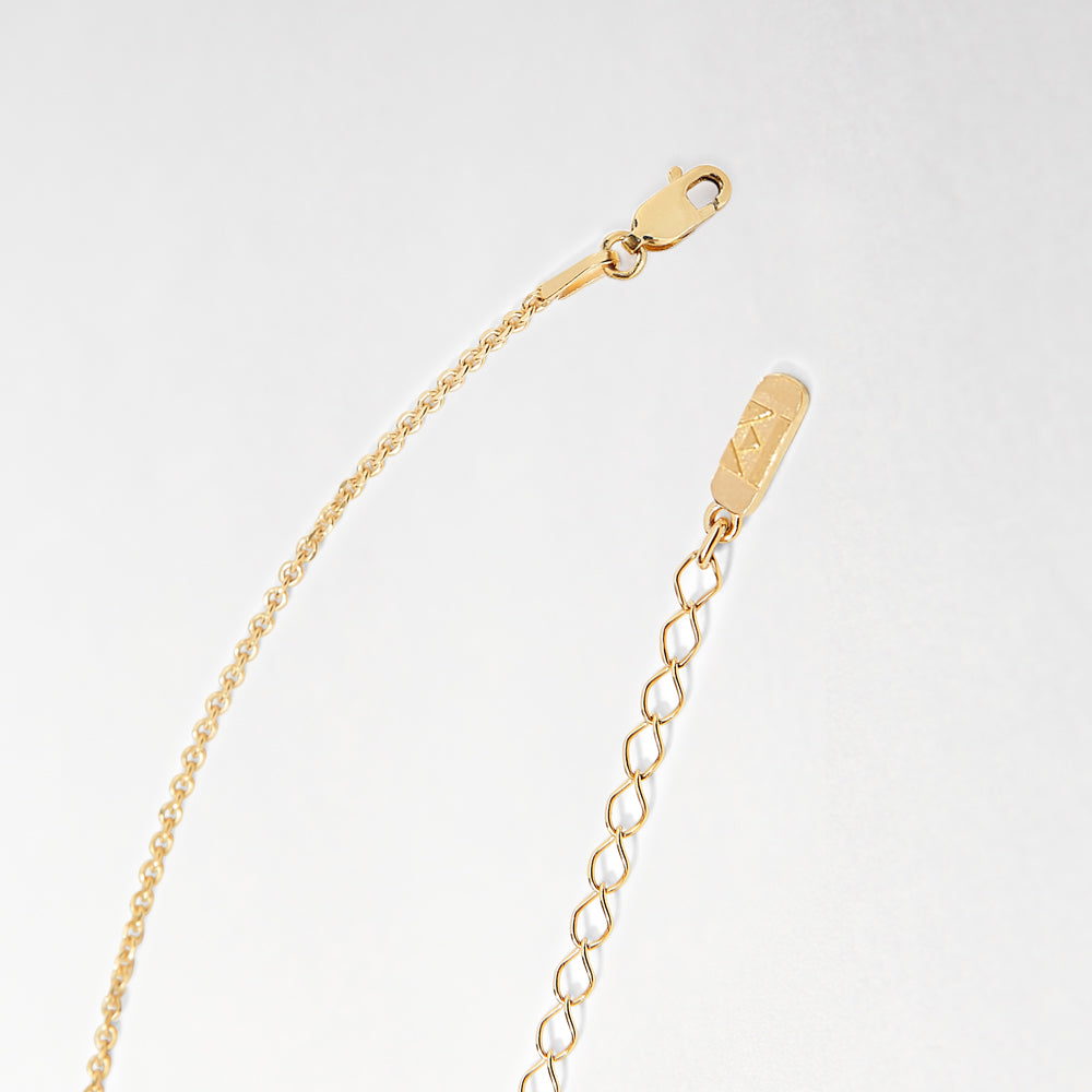 Colar Medalhão Pérola Radiante - Ouro 18K | SILLENE - detalhe fecho