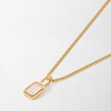 Colar Mini Oitavado Pedra do Mês - Abril (Topázio Branco) - Ouro 18K em uso | SILLENE