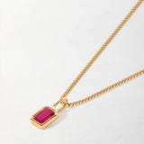 Colar Mini Oitavado Pedra do Mês - Julho (Rubi) - Ouro 18K em uso | SILLENE