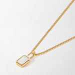 Colar Mini Oitavado Pedra do Mês - Outubro (Opala) - Ouro 18K em uso | SILLENE
