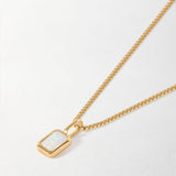 Colar Mini Oitavado Pedra do Mês - Outubro (Opala) - Ouro 18K em uso | SILLENE