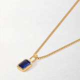 Colar Mini Oitavado Pedra do Mês - Setembro (Safira Azul) - Ouro 18K em uso | SILLENE