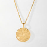 Colar Moeda - Ouro 18K | SILLENE - uso
