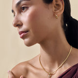Colar Pebble Topázio Branco - Ouro 18K no colo | SILLENE
