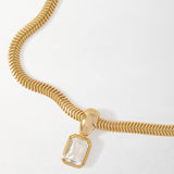 Detalhe do Colar Pebble Topázio Branco - Ouro 18K | SILLENE