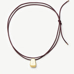 Colar Pingente Arco Cordão - Ouro 18K | SILLENE - uso