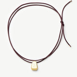 Colar Pingente Arco Cordão - Ouro 18K | SILLENE - uso