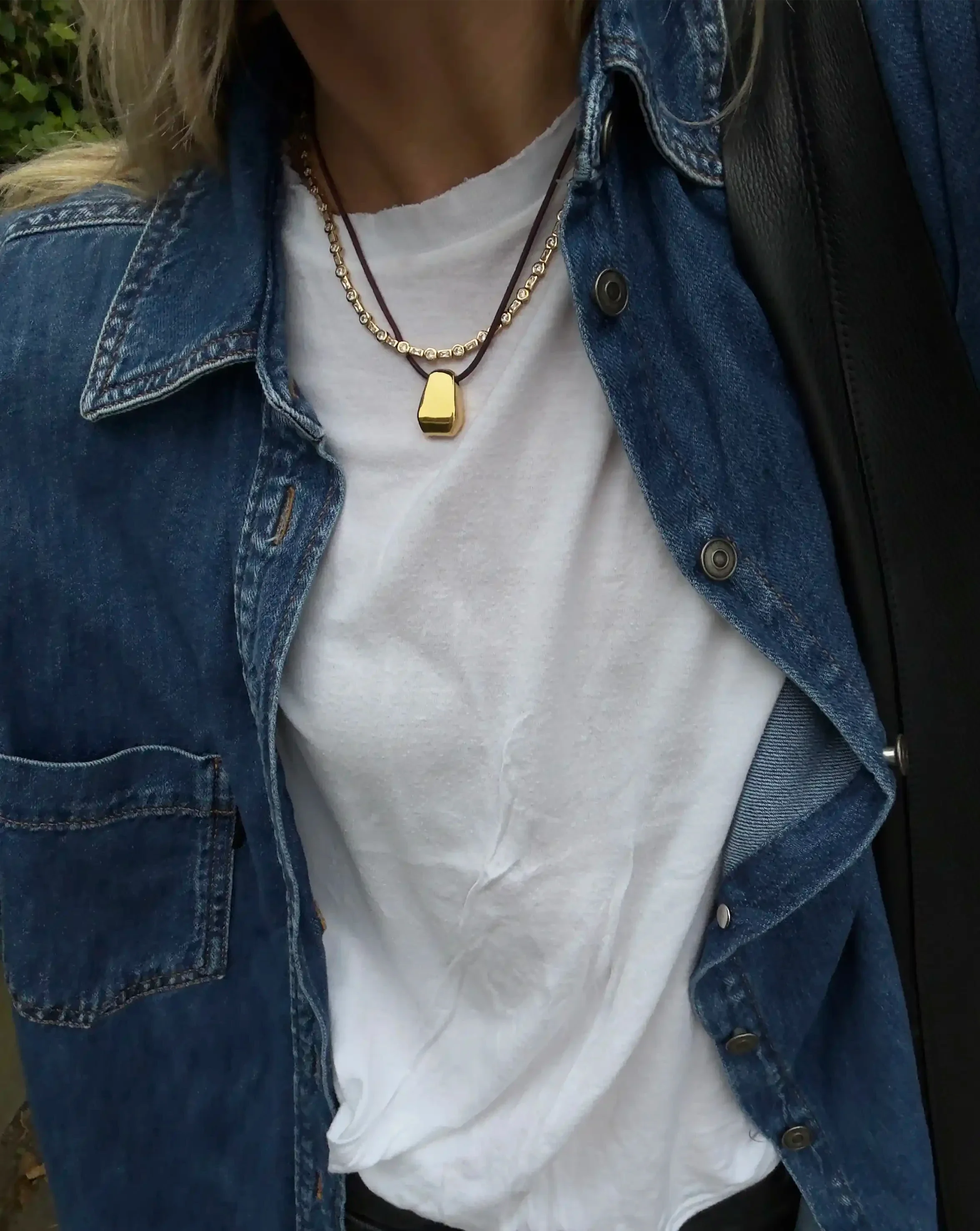 Colar Pingente Arco Cordão - Ouro 18K | SILLENE - detalhe