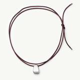 Colar Pingente Arco Cordão - Prata | SILLENE - uso