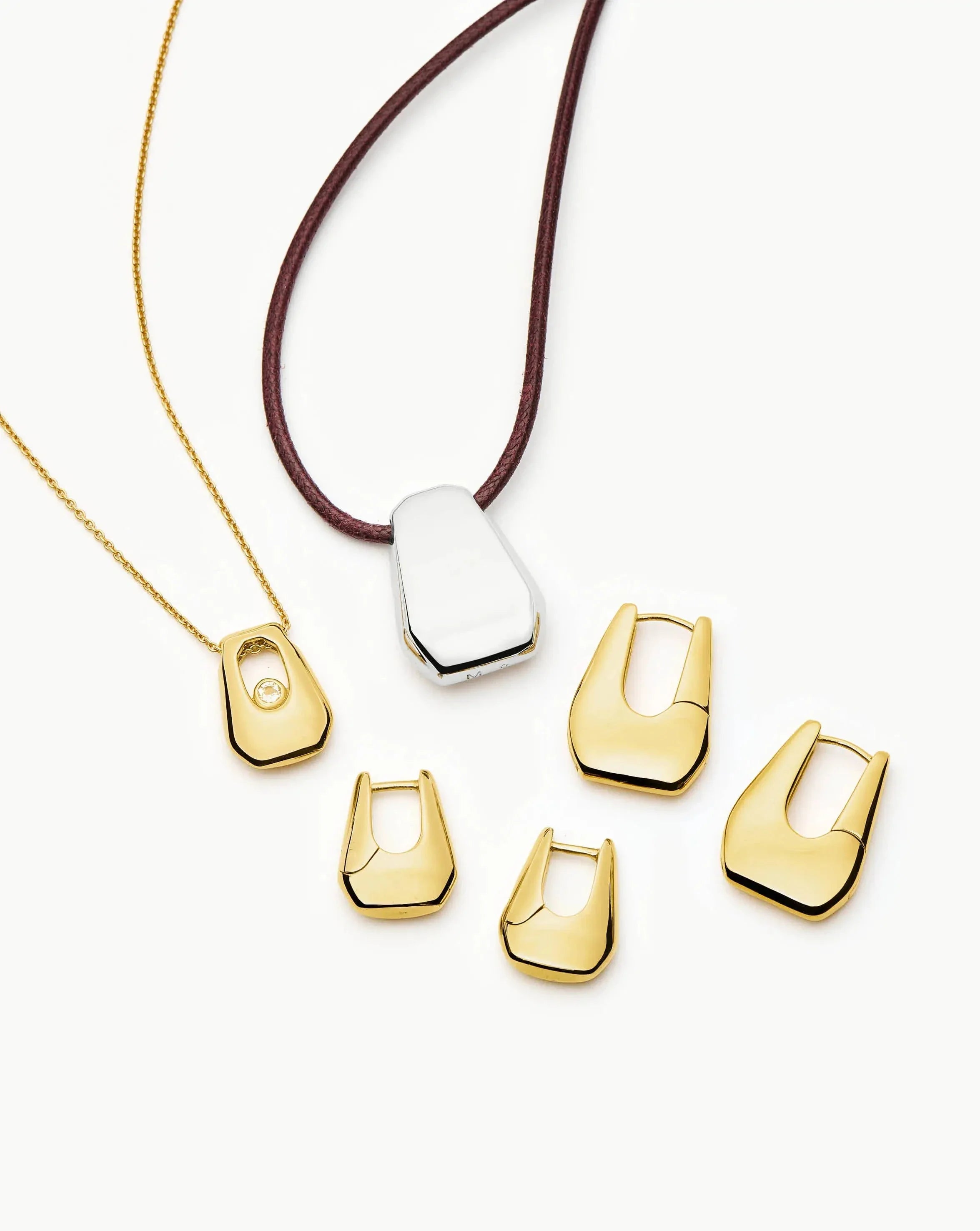 Colar Pingente Arco Cristal - Ouro 18K | SILLENE - detalhe