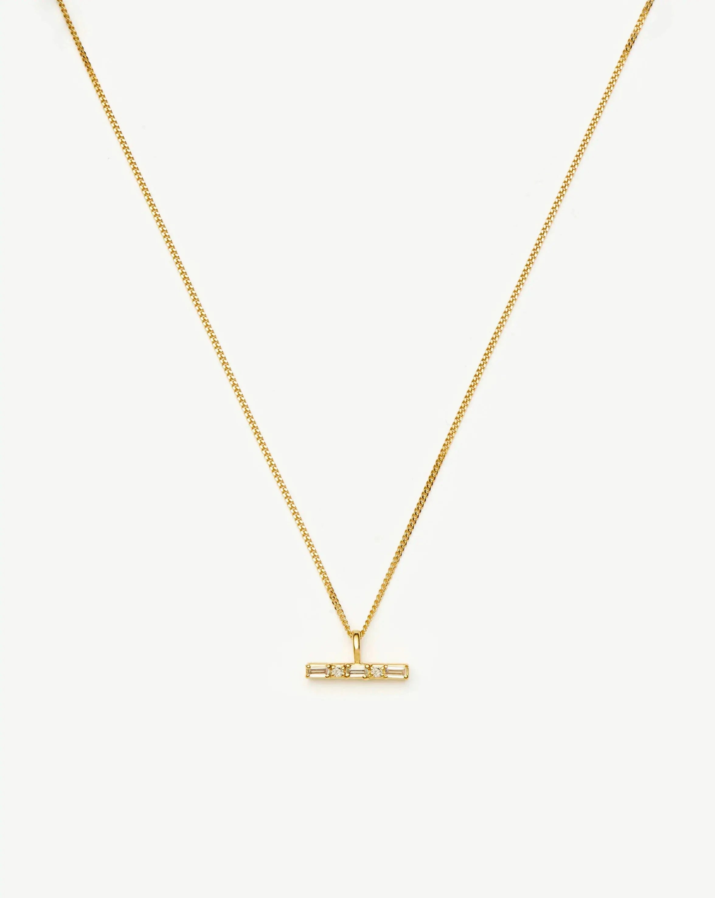 Colar Pingente Barra Cristal - Ouro 18K | SILLENE - uso