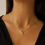 Colar Pingente Barra Hexagonal - Ouro 18K | SILLENE - detalhe