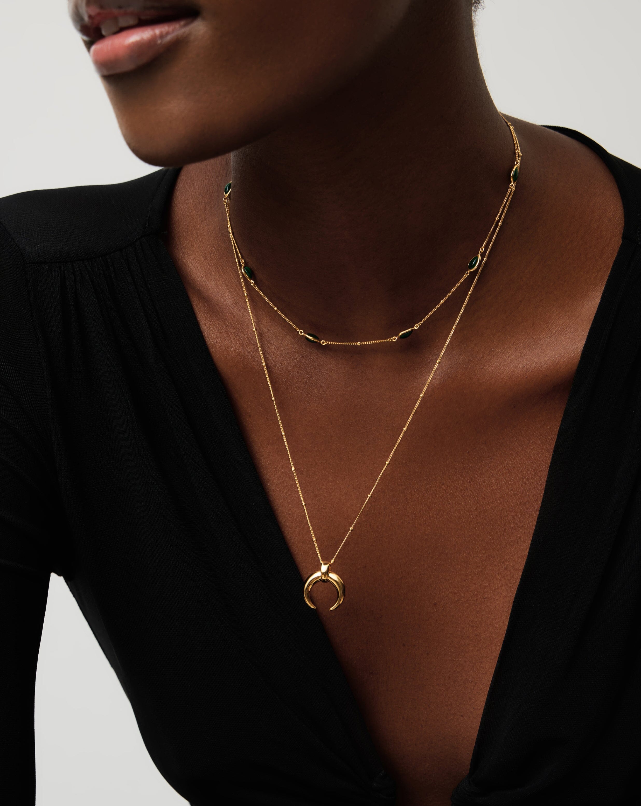 Colar Pingente Chifre Grande - Ouro 18K | SILLENE - detalhe