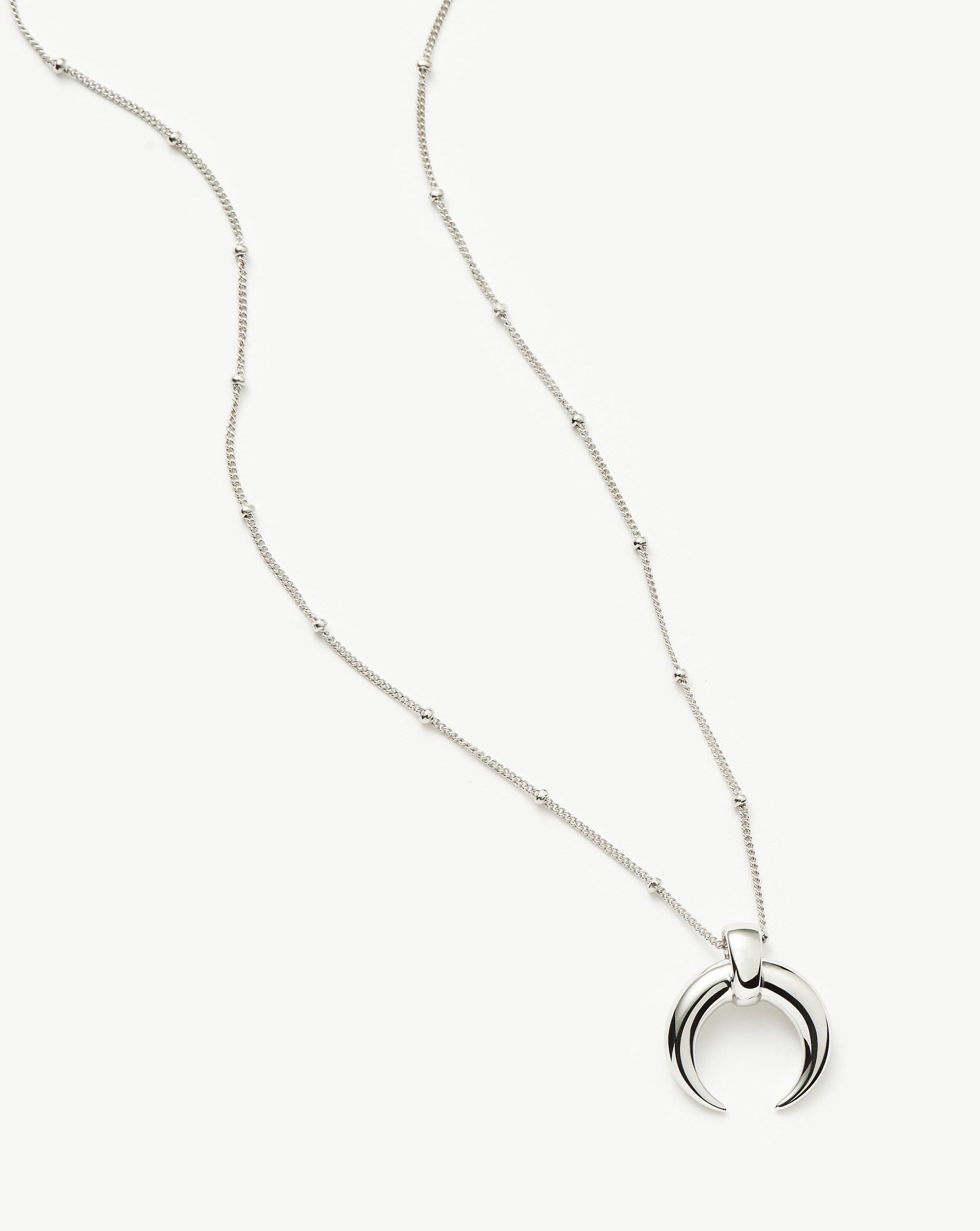 Colar Pingente Chifre Grande - Prata | SILLENE - detalhe