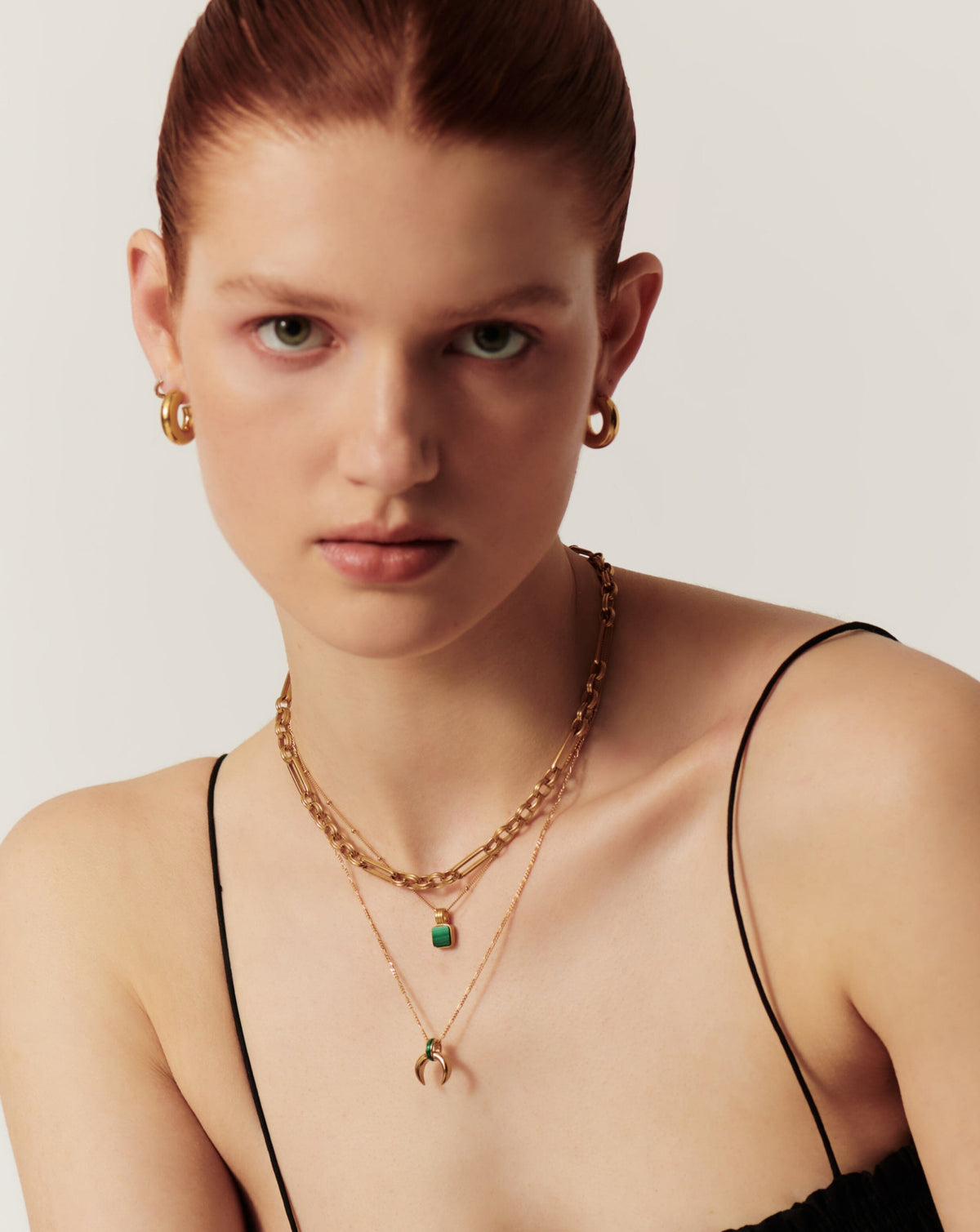Colar Pingente Chifre Malaquita - Ouro 18K | SILLENE - uso