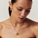 Colar Pingente Chifre Onix - Ouro 18K | SILLENE - uso