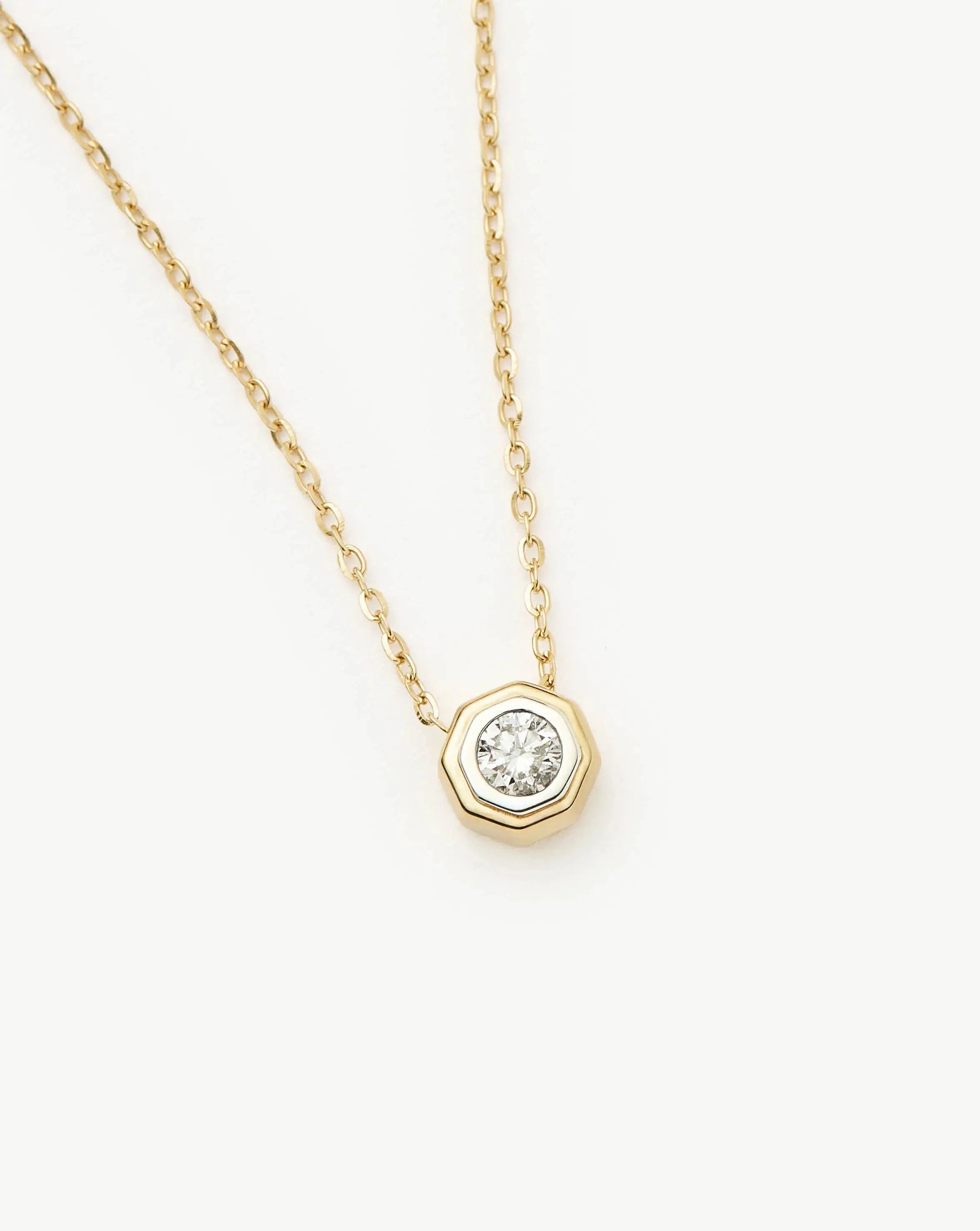 Colar Pingente Hexagonal Cristal - Ouro 18K | SILLENE