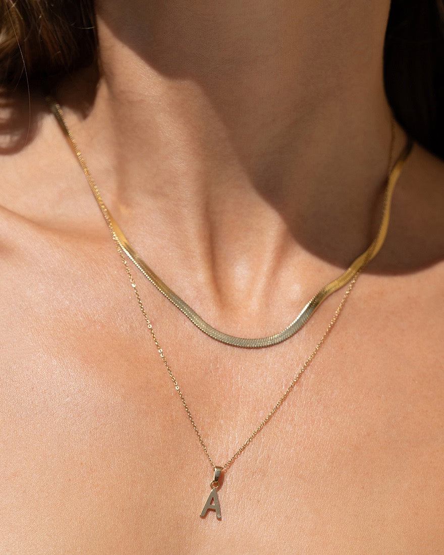 Colar Pingente Inicial - Ouro 18K | SILLENE