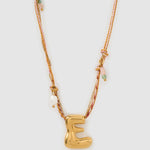 Colar Pingente Letra Bolha Rosa - Ouro 18K | SILLENE - E