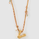 Colar Pingente Letra Bolha Rosa - Ouro 18K | SILLENE - V