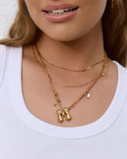 Colar Pingente Letra Bolha Rosa - Ouro 18K | SILLENE